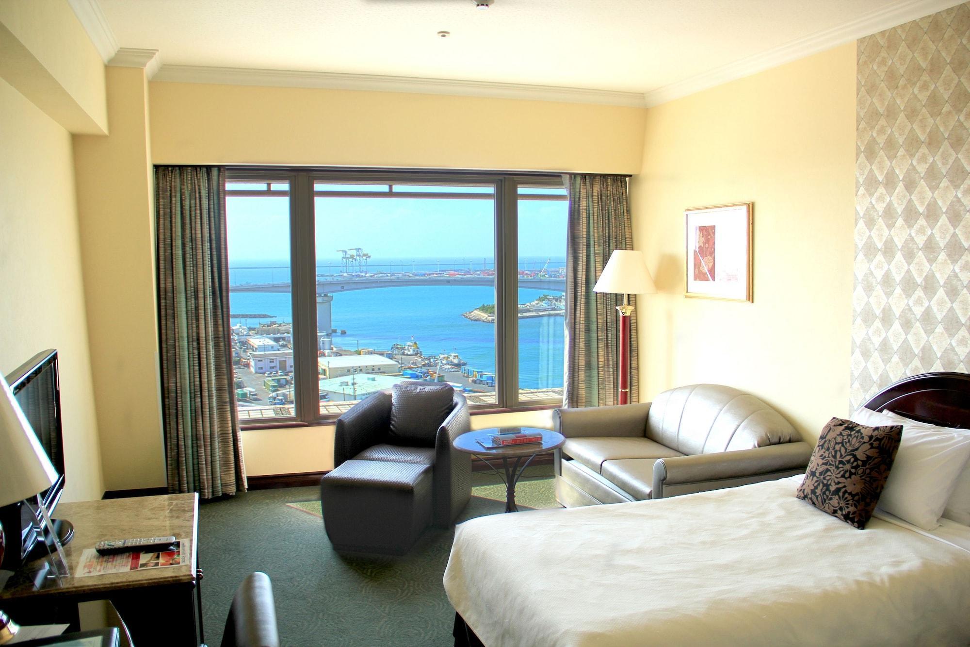 Okinawa Kariyushi Urban Resort Наха Екстериор снимка